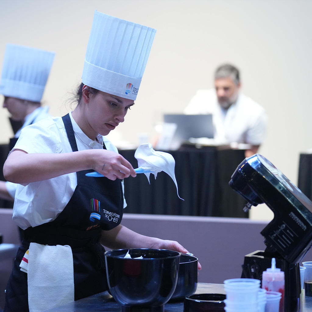 Foto del torneo federal de chefs. Chef cocinando