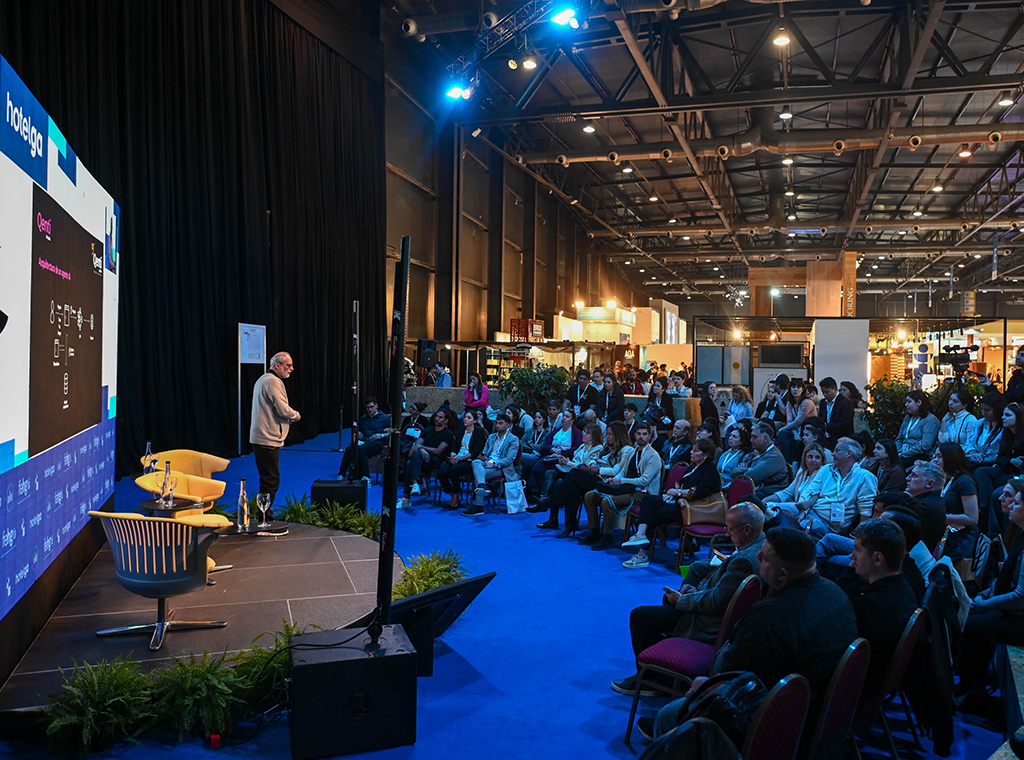 foto de una conferencia dictada en hotelga