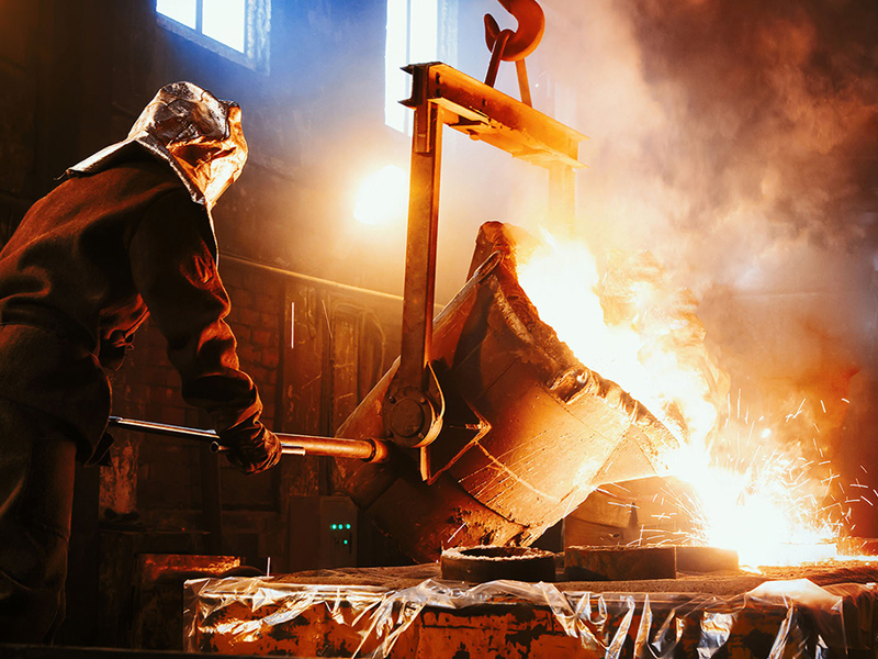 Proceso metalúrgico industrial exhibido en una imagen de la exposición Arminera
