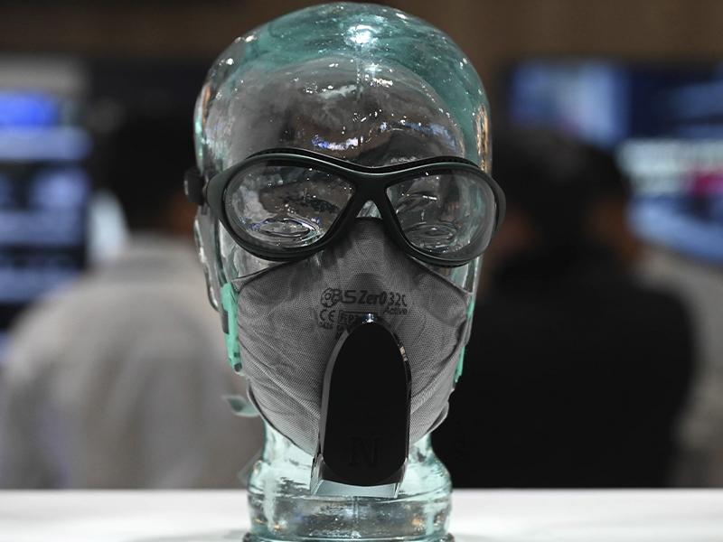 Elemento de seguridad industrial exhibido en un stand de la exposición Arminera