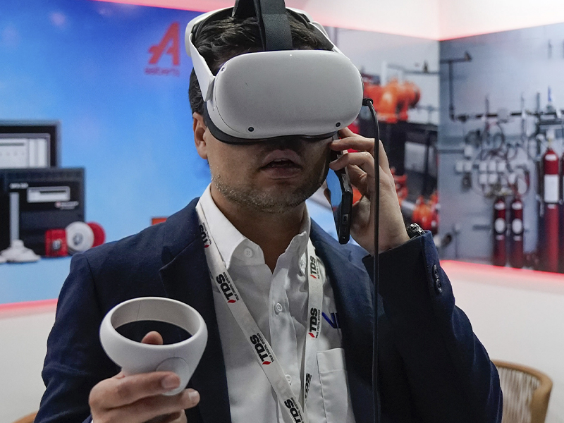 Experiencia de realidad virtual exhibida en un stand de la exposición Arminera